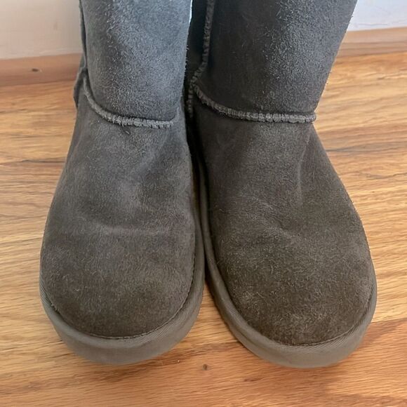 Koolaburra Gray Mid-Calf Boots with Plush Lining - Picture 6 of 8